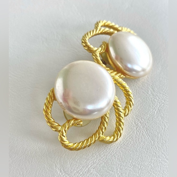 80's Vintage NAPIER Faux Pearl Gold Plated Pierced Statmt Earrings w/Rop… - Picture 3 of 5
